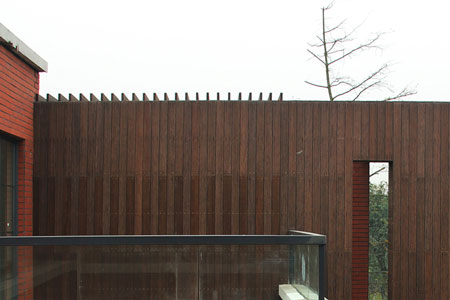 Chengdu Tang Lake, Bolin City introduce the concept of international advanced life and elegant architecture. It used 6000 square meters dassoXTR rain clad siding material and finished in 2012.